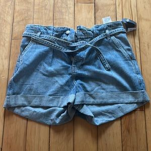 light denims hollister shorts with tie